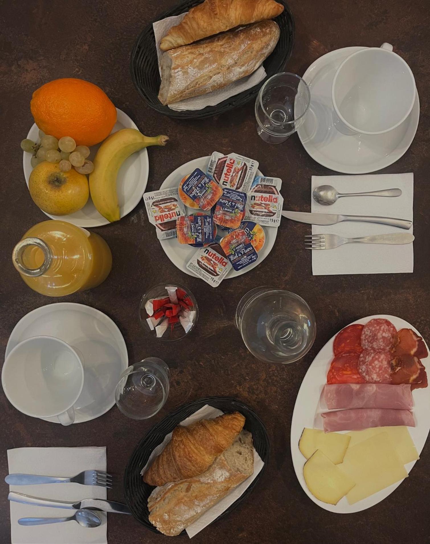 Hôtel Café les Fleurs Argelès-Gazost Extérieur photo