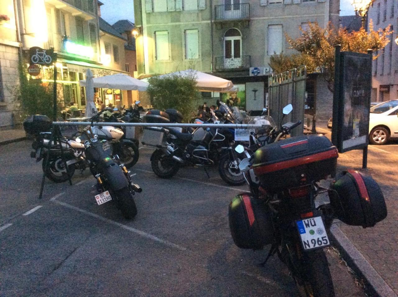 Hôtel Café les Fleurs Argelès-Gazost Extérieur photo